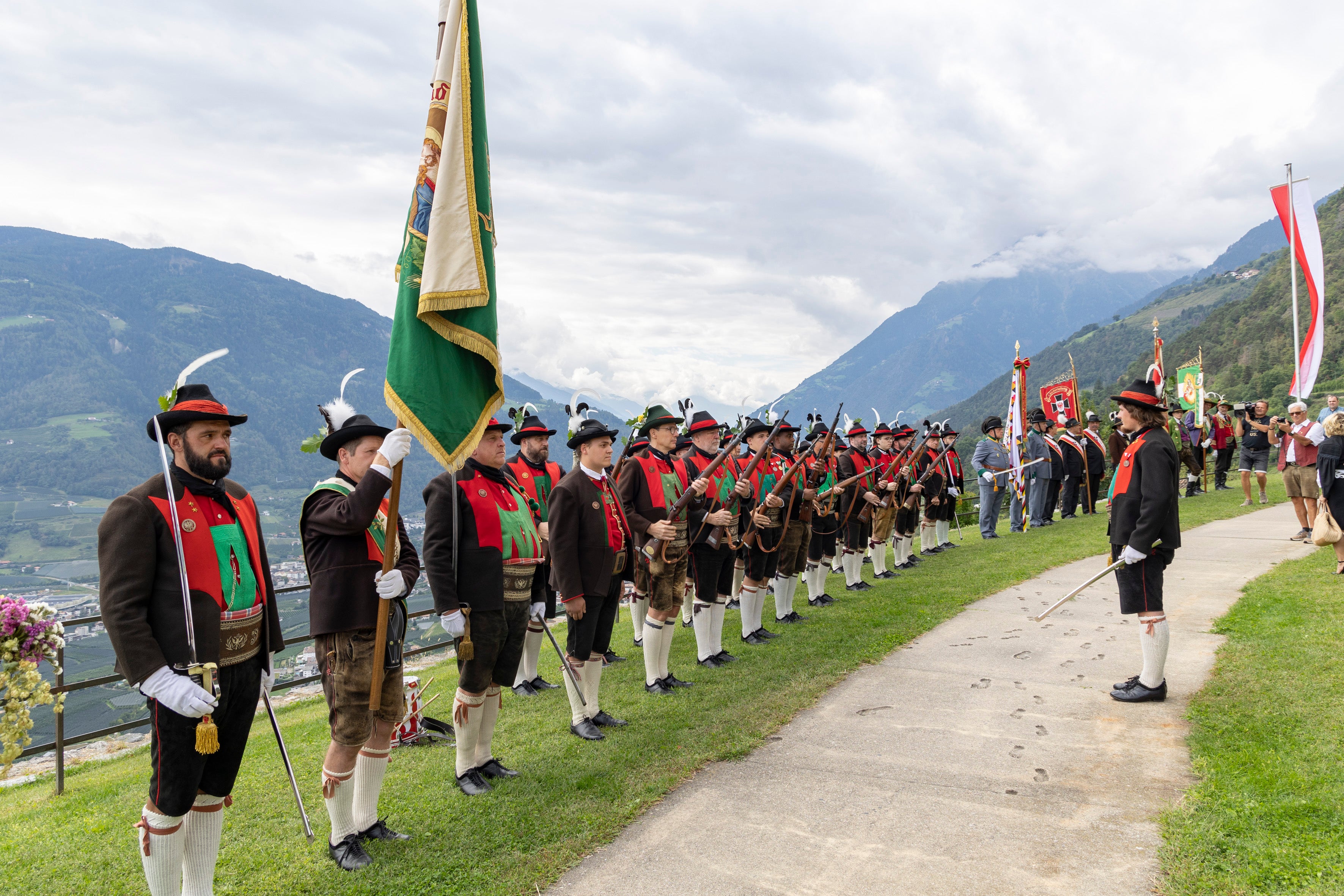 Verdienstkreuz des Landes Tirol für zehn Südtiroler Persönlichkeiten