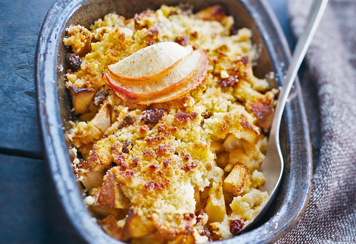 Kokos-Apfel-Crumble mit Rosinen | BILLA