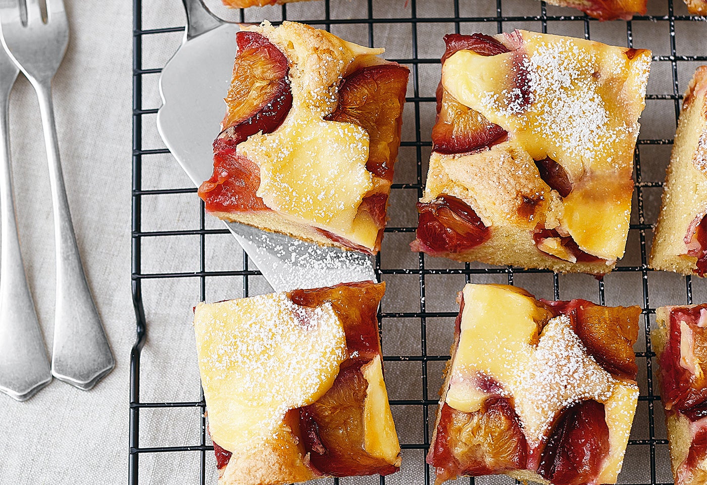 Zwetschkenfleck mit Kokosgranita | BILLA Zwetschkenfleck mit Kokosgranita | BILLA