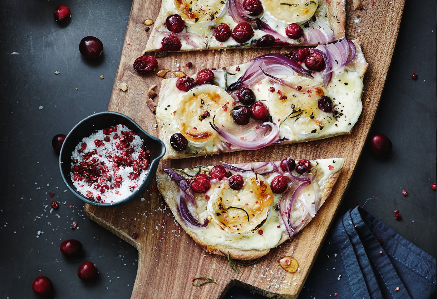 Flammkuchen mit Cranberrys, Zwiebeln und Ziegenkäse | BILLA Flammkuchen mit Cranberrys, Zwiebeln und Ziegenkäse | BILLA