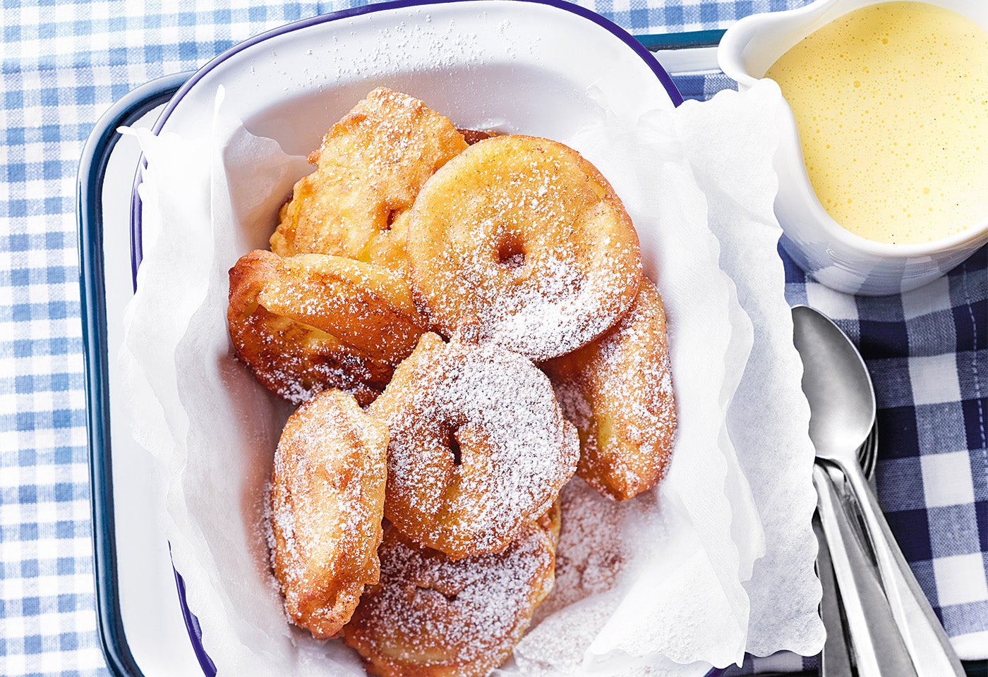 Gebackene Apfelspalten mit Vanillesauce | BILLA