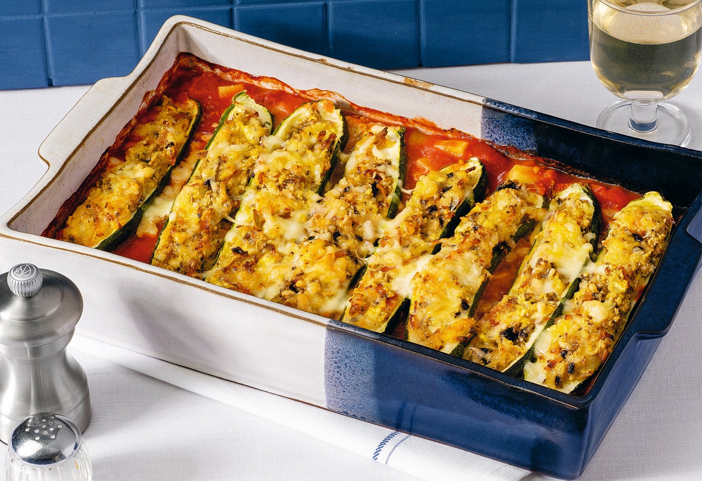 Überbackene Zucchini mit Speck-Pilz-Fülle | BILLA Überbackene Zucchini mit Speck-Pilz-Fülle | BILLA