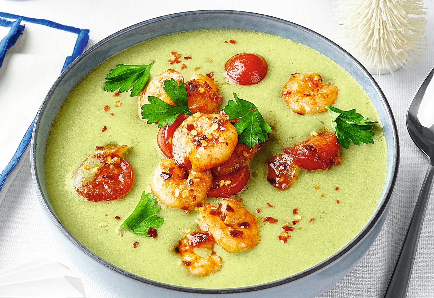 Zucchinicreme - suppe mit Honiggarnelen und Cherrytomaten | BILLA