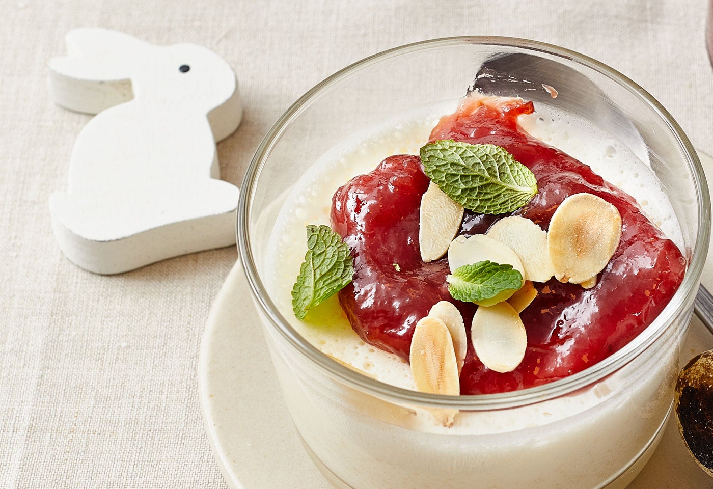 Grießflammeri mit Erdbeer-Rhabarber-Aufstrich | BILLA