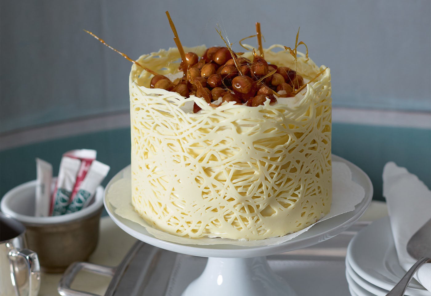 Vanillemoussetorte mit karamellisierten Haselnüssen | BILLA