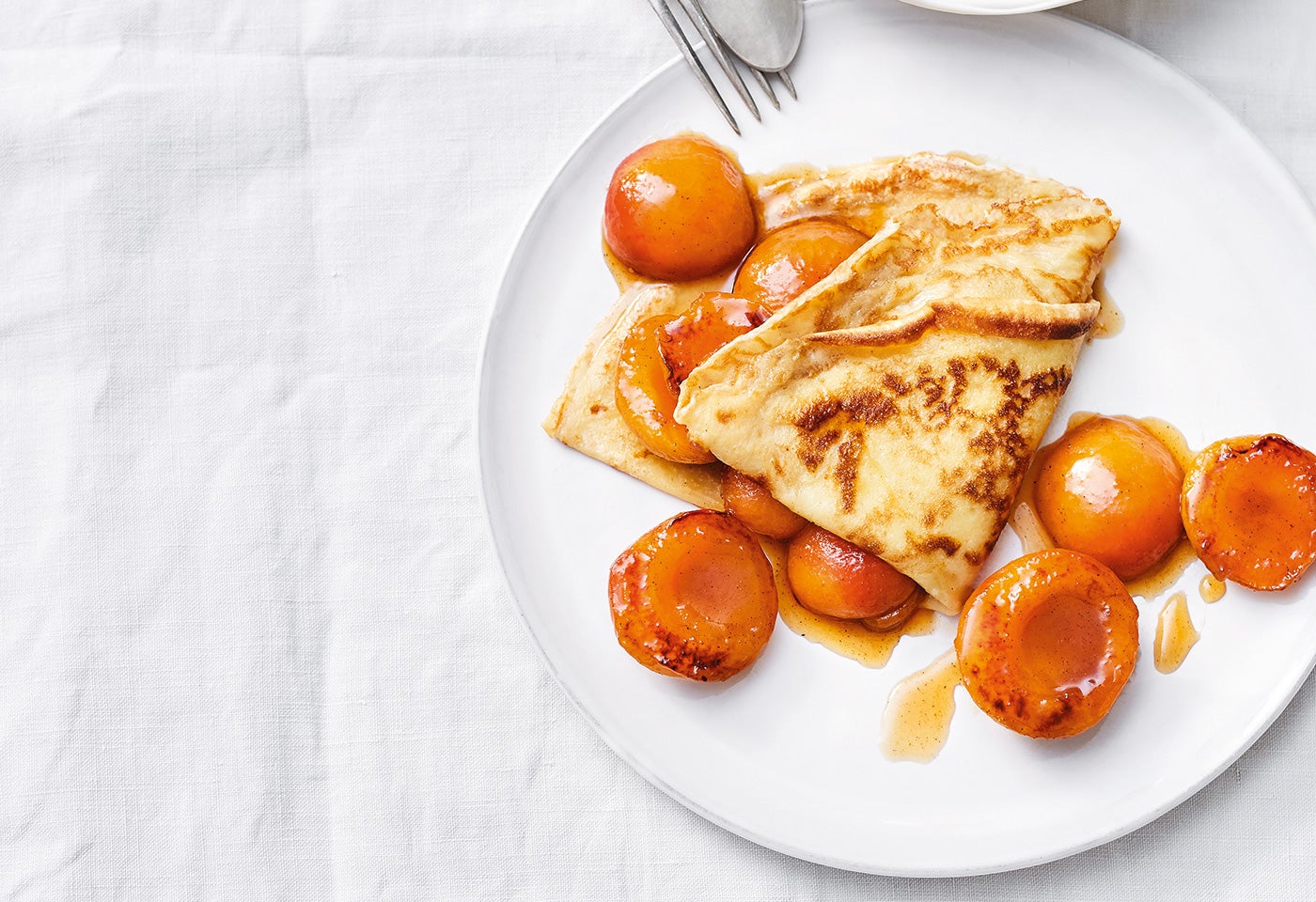 Palatschinken mit karamellisierten Marillen und Eis | BILLA