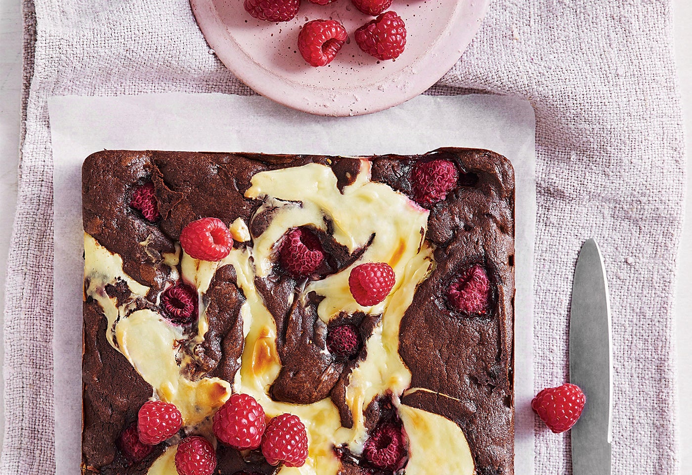 Cheesecake-Brownies mit Himbeeren | BILLA