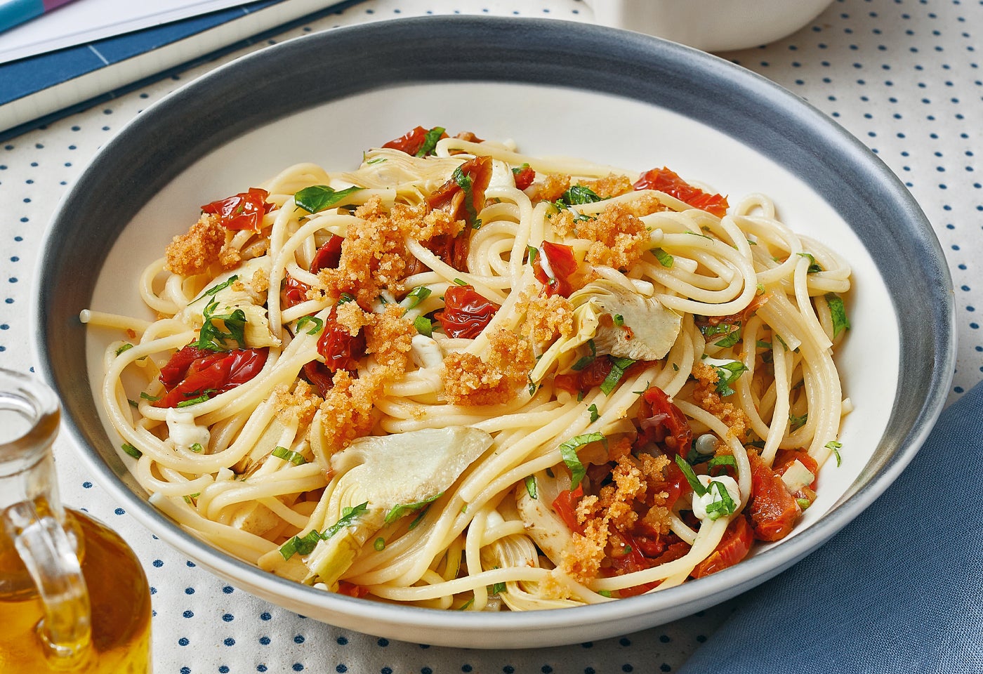 Spaghetti mit Artischocken, getrockneten Tomaten und Mozzarella | BILLA