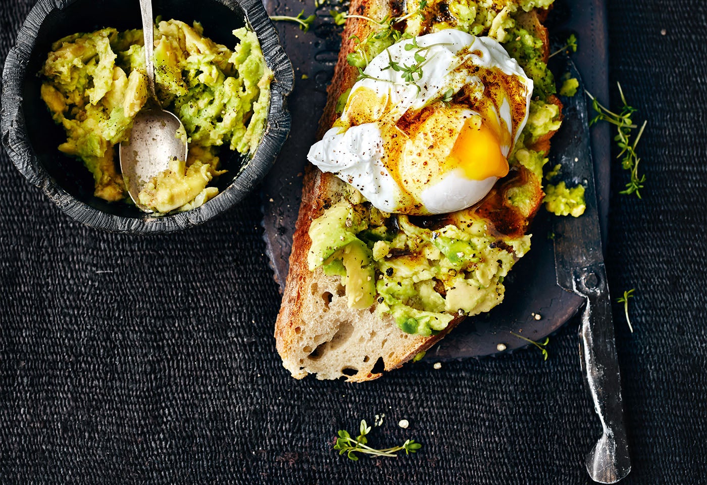 Geröstetes Brot mit Avocado, Ei und Currybutter | BILLA