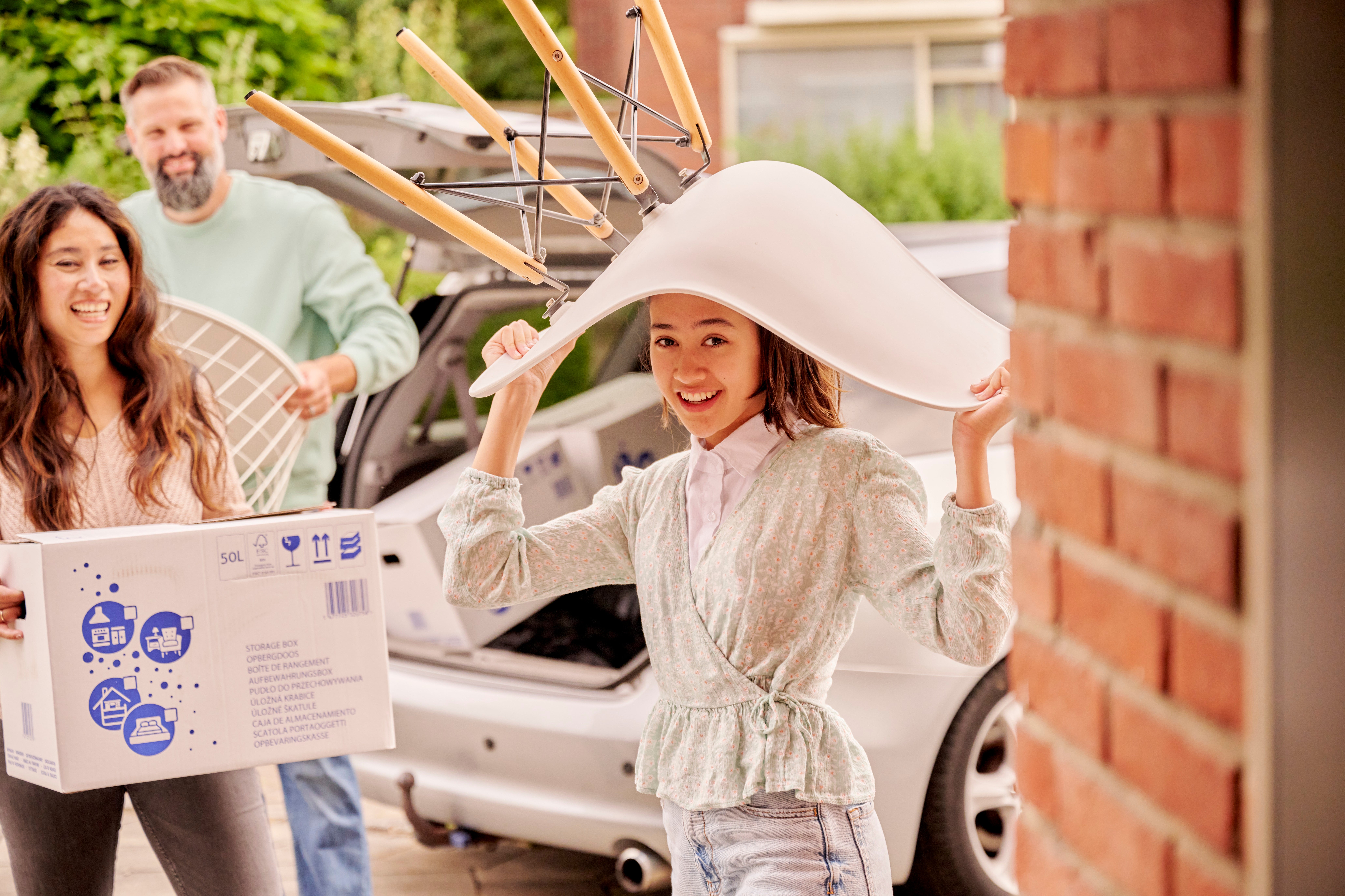 gezin aan het verhuizen