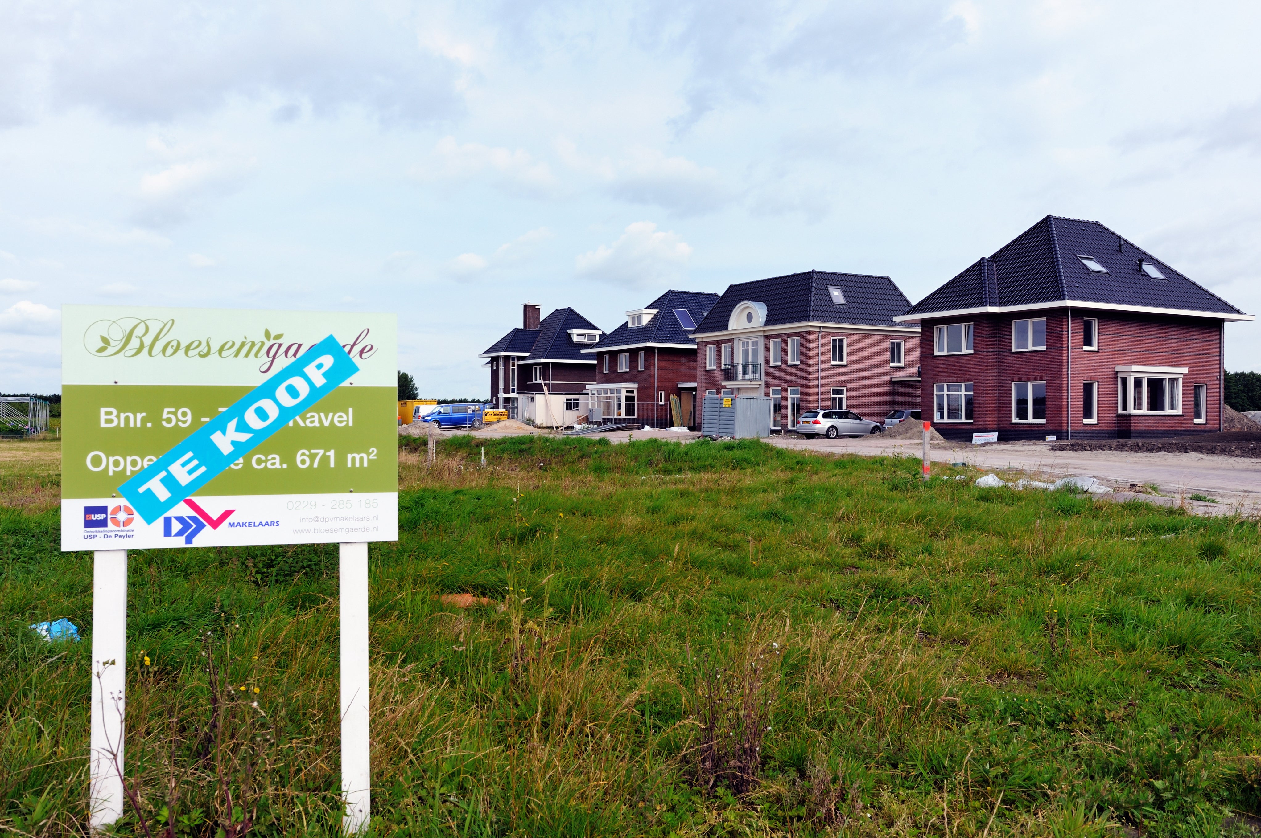 nieuwbouwwoningen met te koop bord