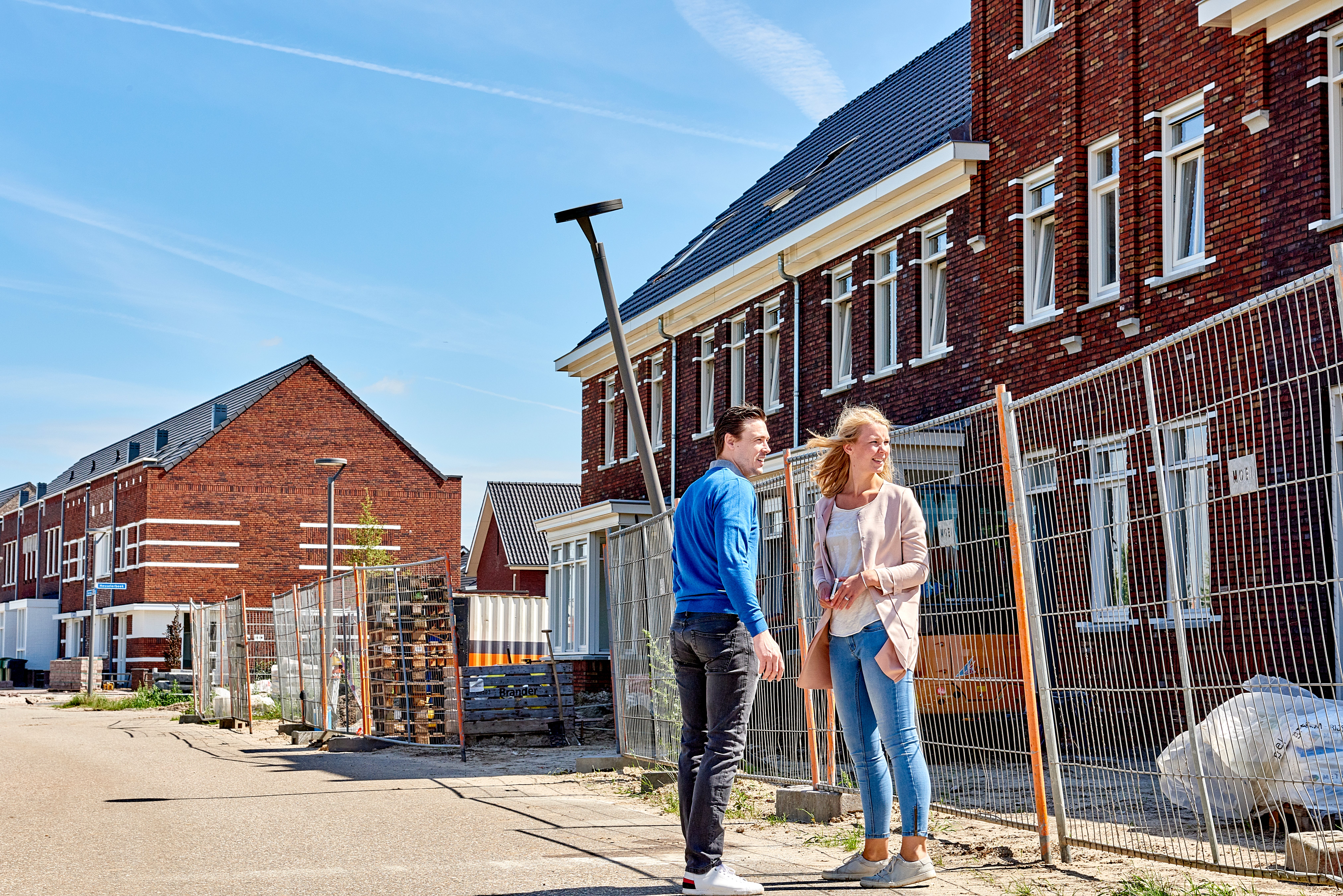 stel staat in nieuwbouwwijk in aanbouw