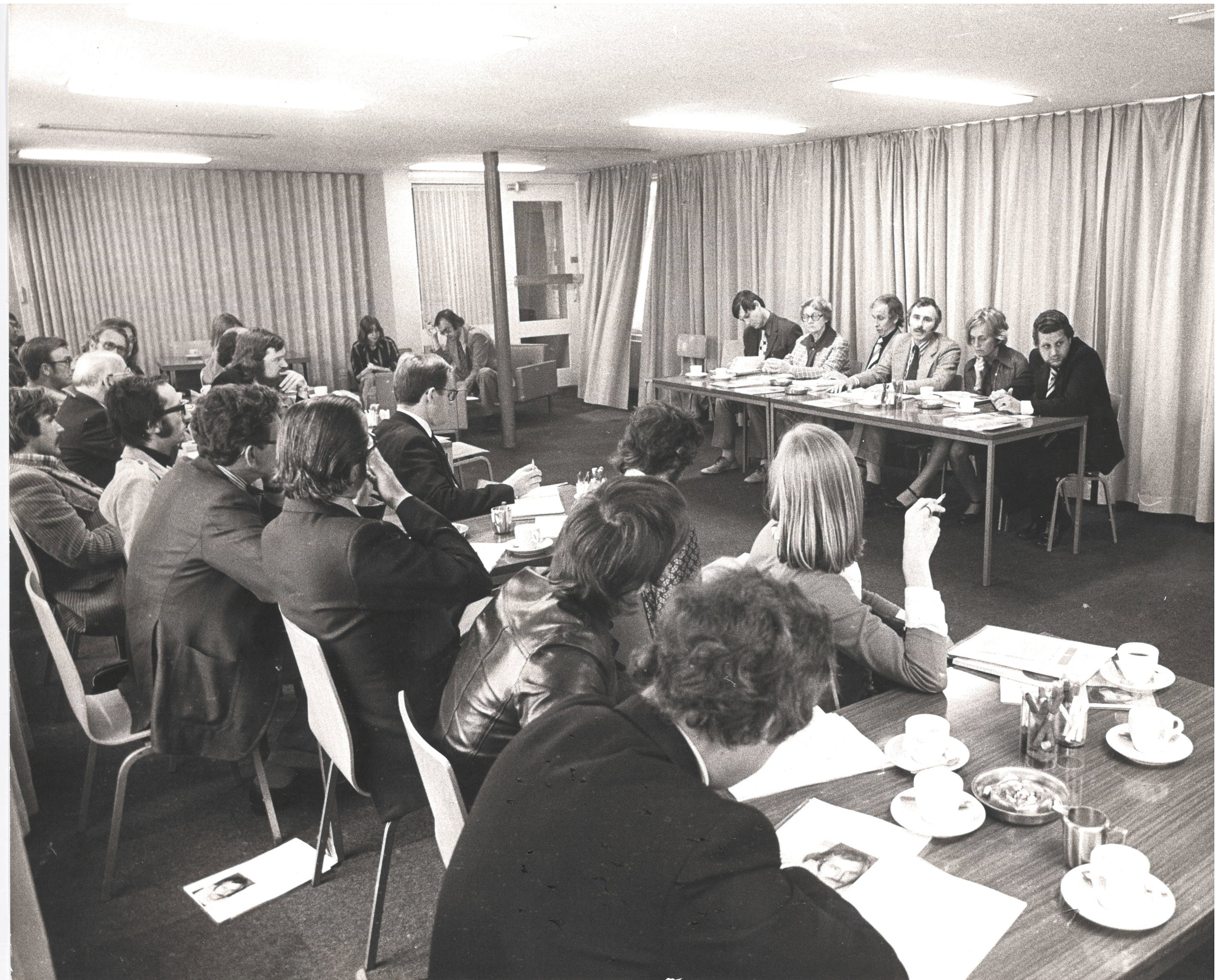 oud beeld bestuursvergadering vereniging eigen huis
