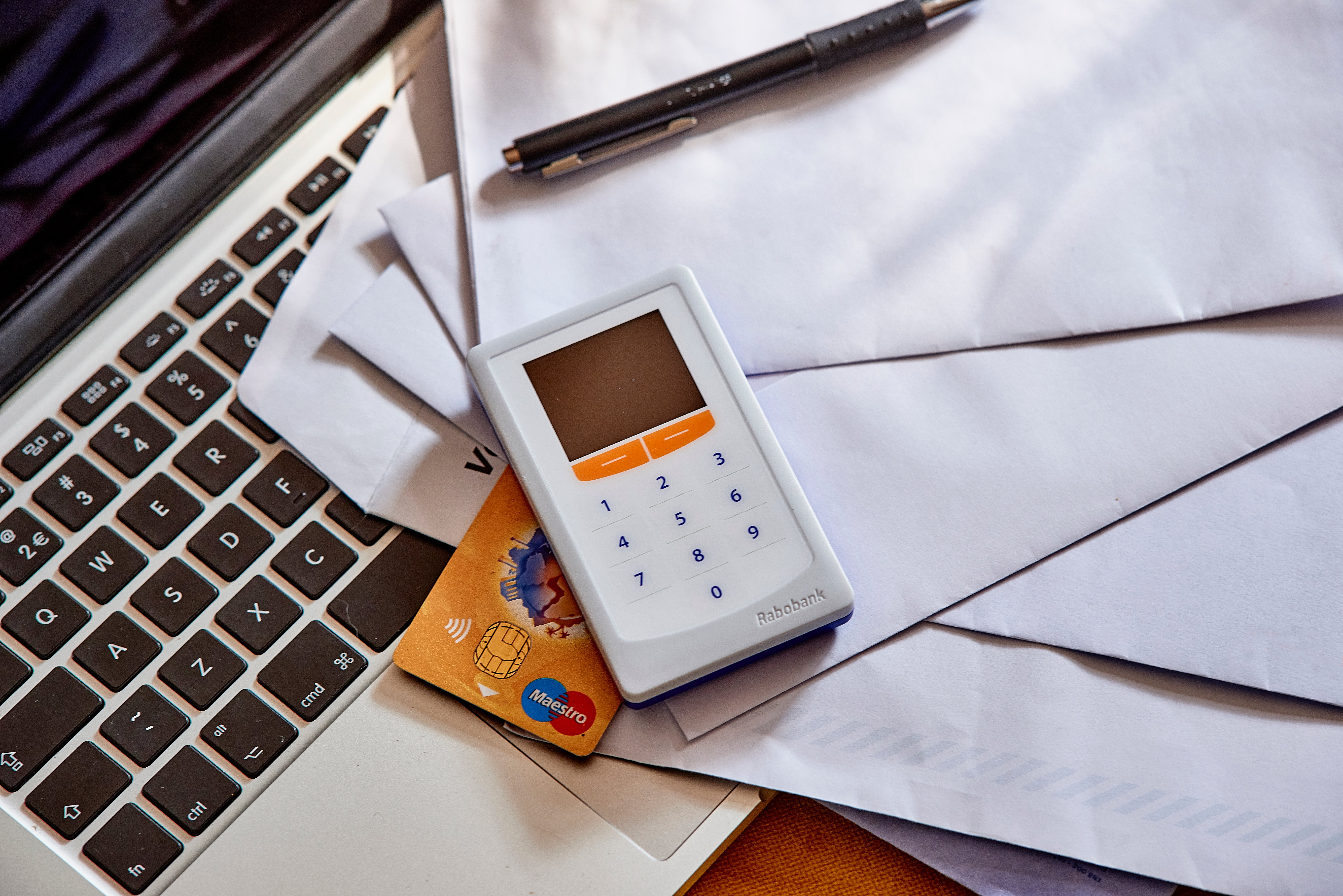 raboreader en pinpas op laptop