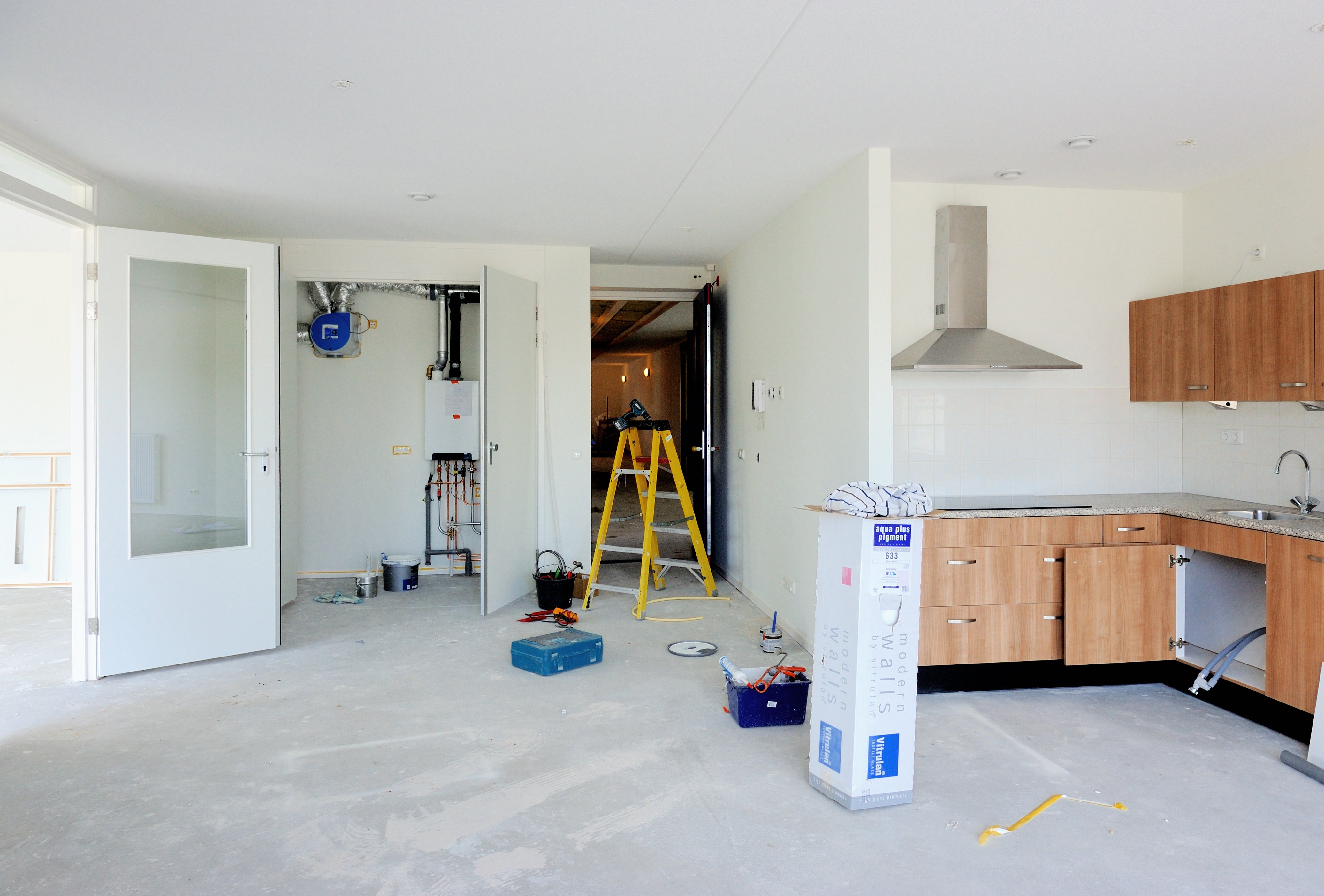 lege keuken van een nieuwbouwwoning