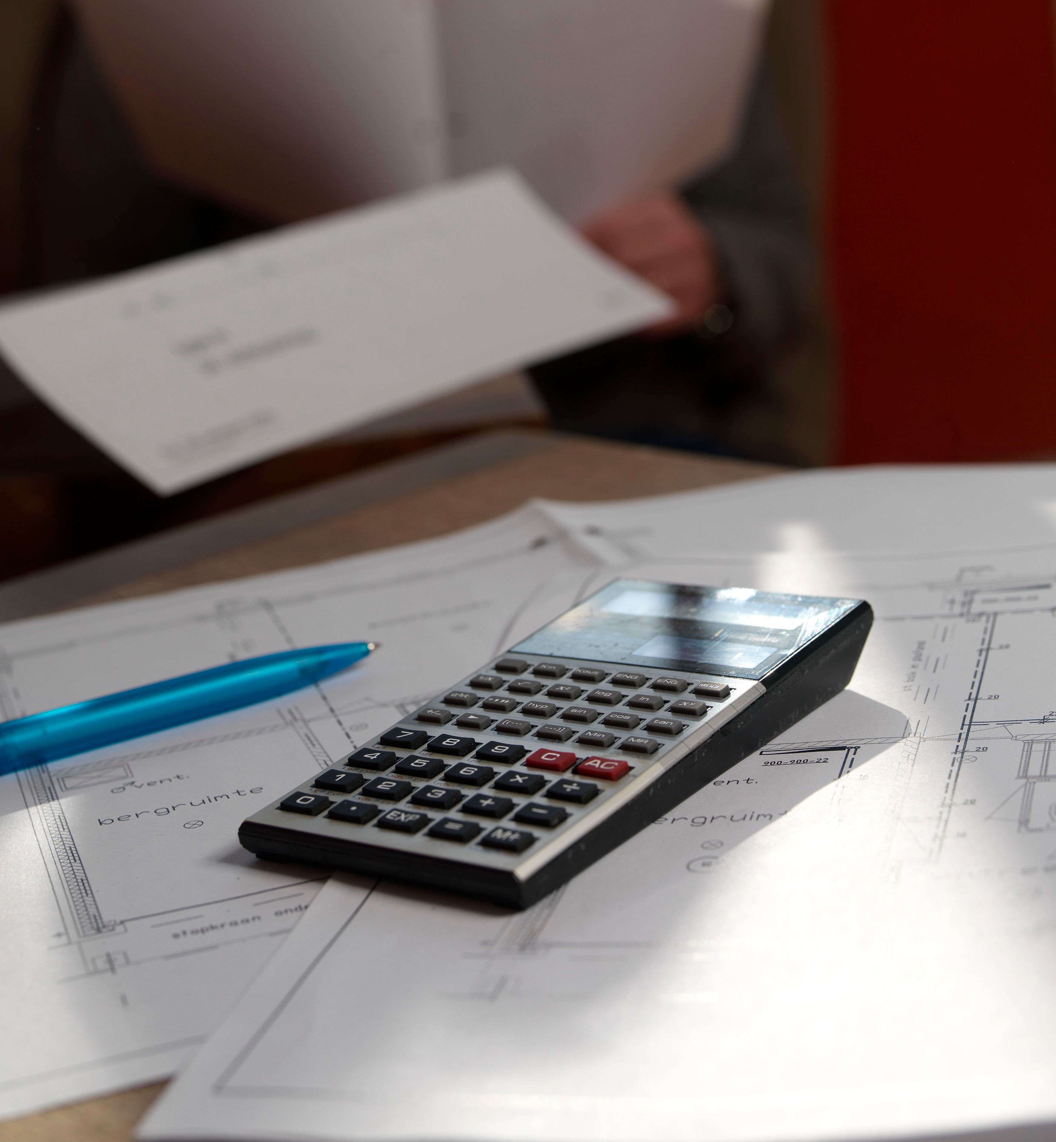 rekenmachine liggend op rekenmodules