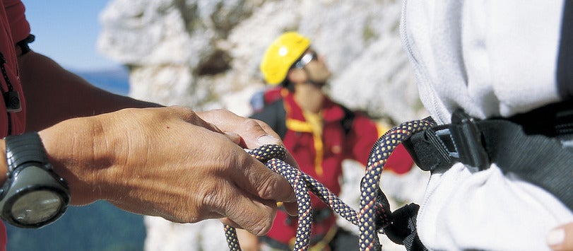 Kletterseil am Gurt in Nahaufnahme