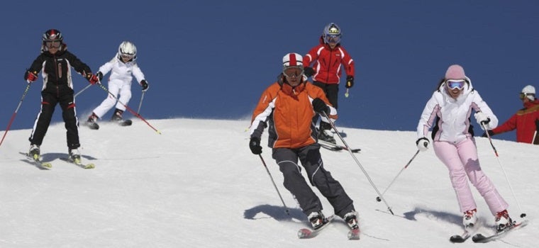 Skifahrer auf der Piste 2