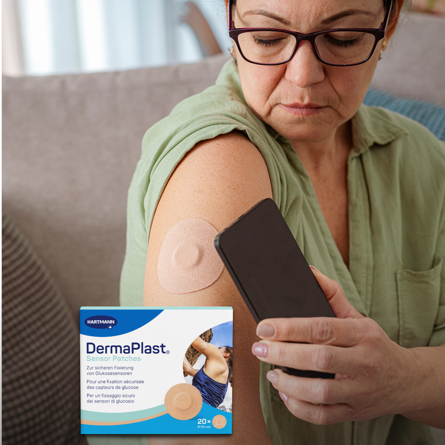 DermaPlast Sensor Patch an der Frau