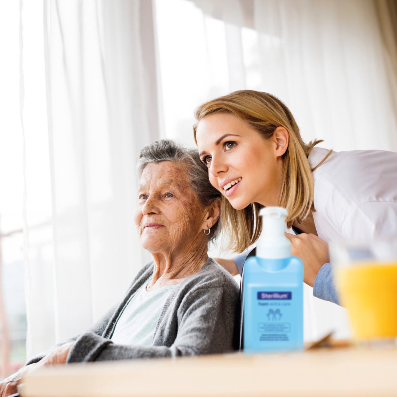 Sterillium foam extra care caregiver quadrat