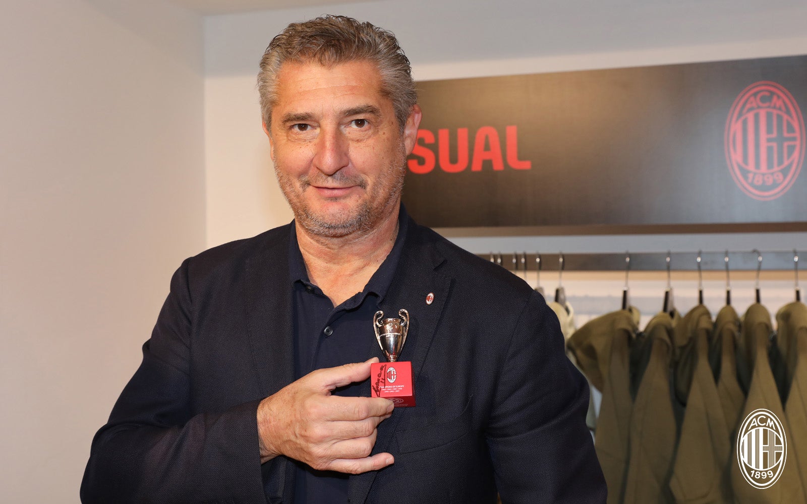 AC Milan: new pop-up store opens in Stazione Centrale