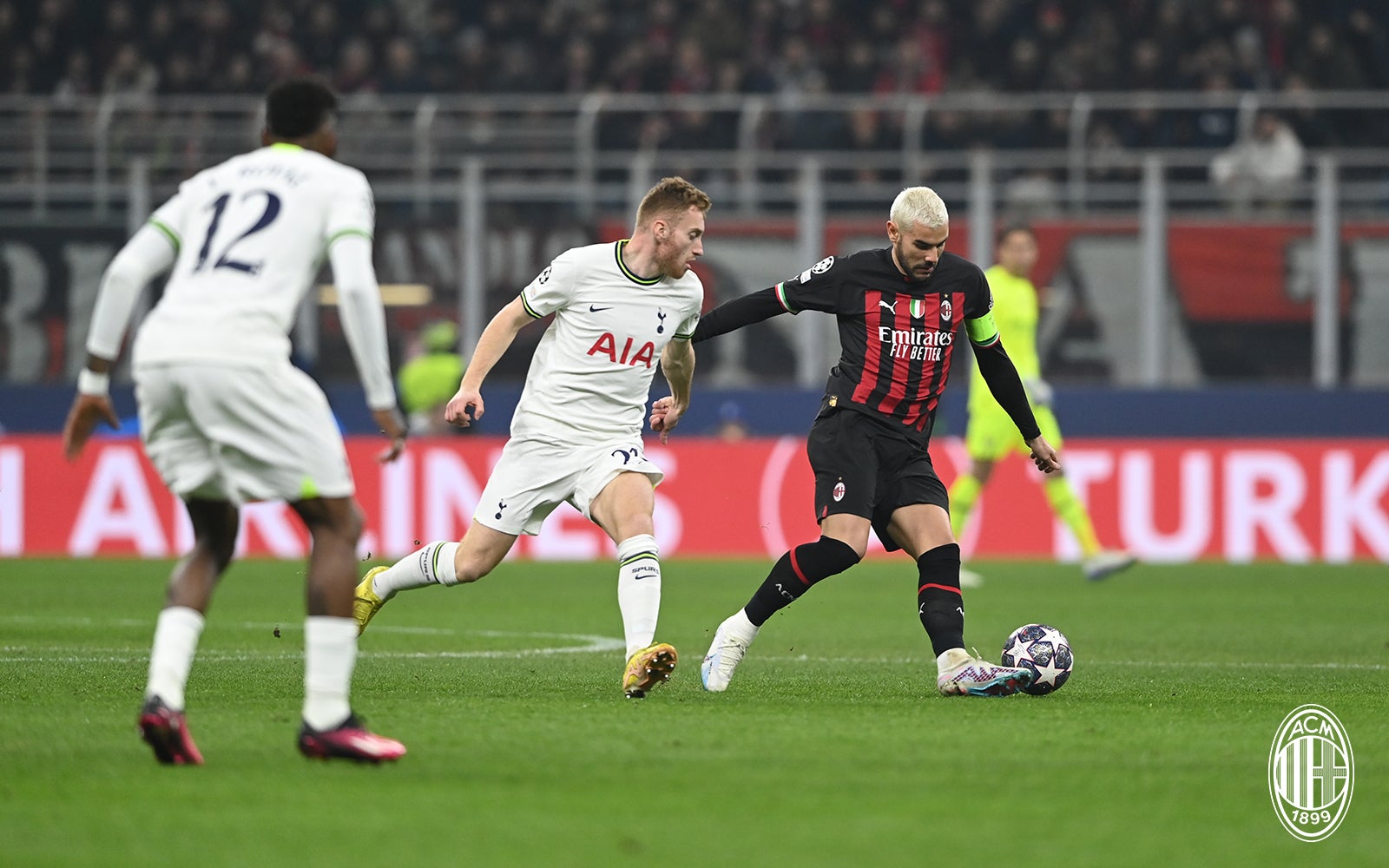 Football Fight and Furious Moments - AC Milan vs Tottenham Hotspur