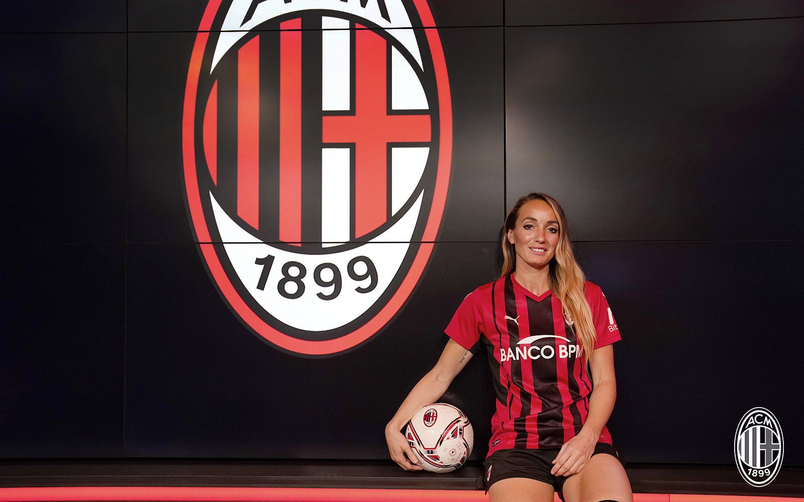 Kosovare Asllani of AC Milan in action during the Women Serie A match  News Photo - Getty Images