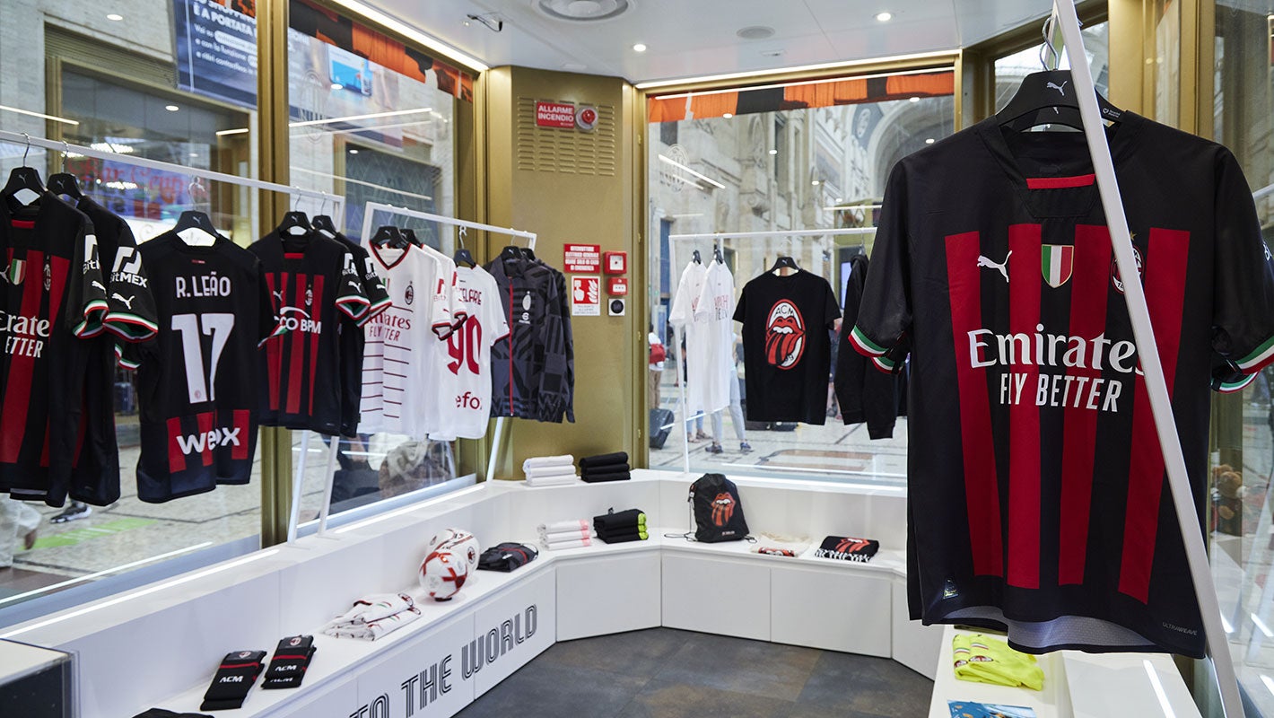 AC Milan: inaugurato il nuovo pop-up store in Stazione Centrale