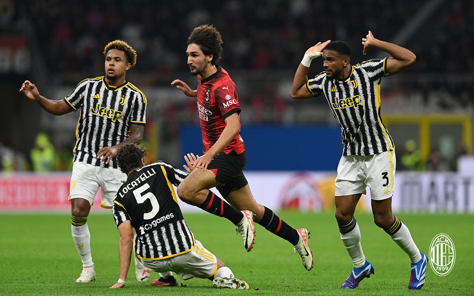 AC Milan 0-1 Juventus: Manuel Locatelli returns to haunt former club at San  Siro as Malick Thiaw sees red for Rossoneri - Eurosport