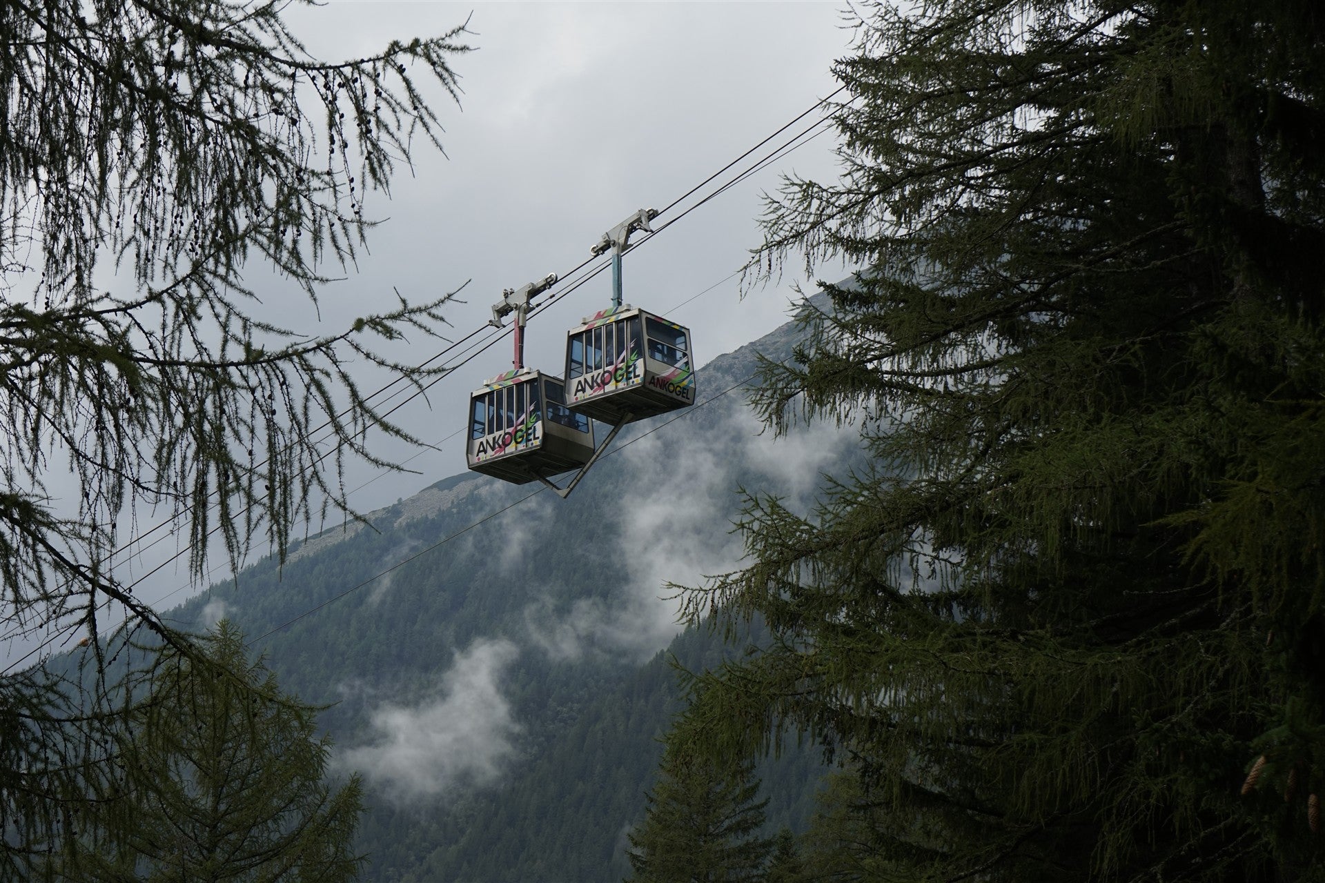 Lanovka Ankogel nad jezerem Stappitzer See v létě