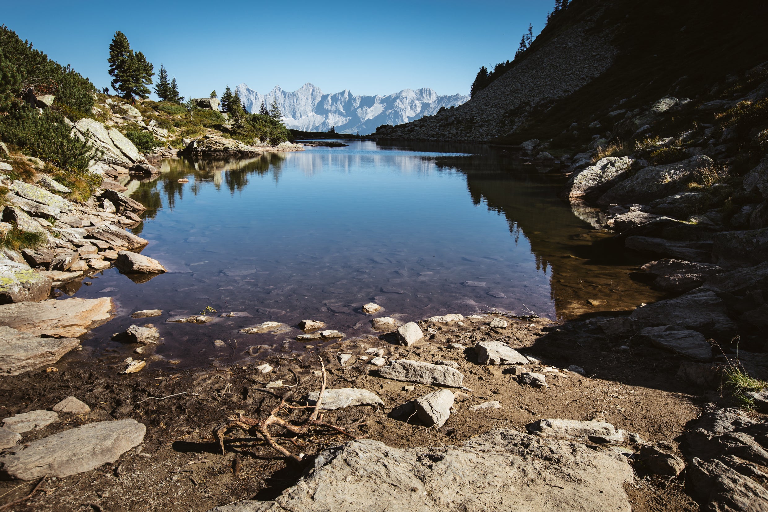 Der-Spiegelsee-mit-Blick-auf-den-Dachstein-Region-Schladming-Dachstein © Oesterreich-Werbung Foto Sebastian Stiphout
