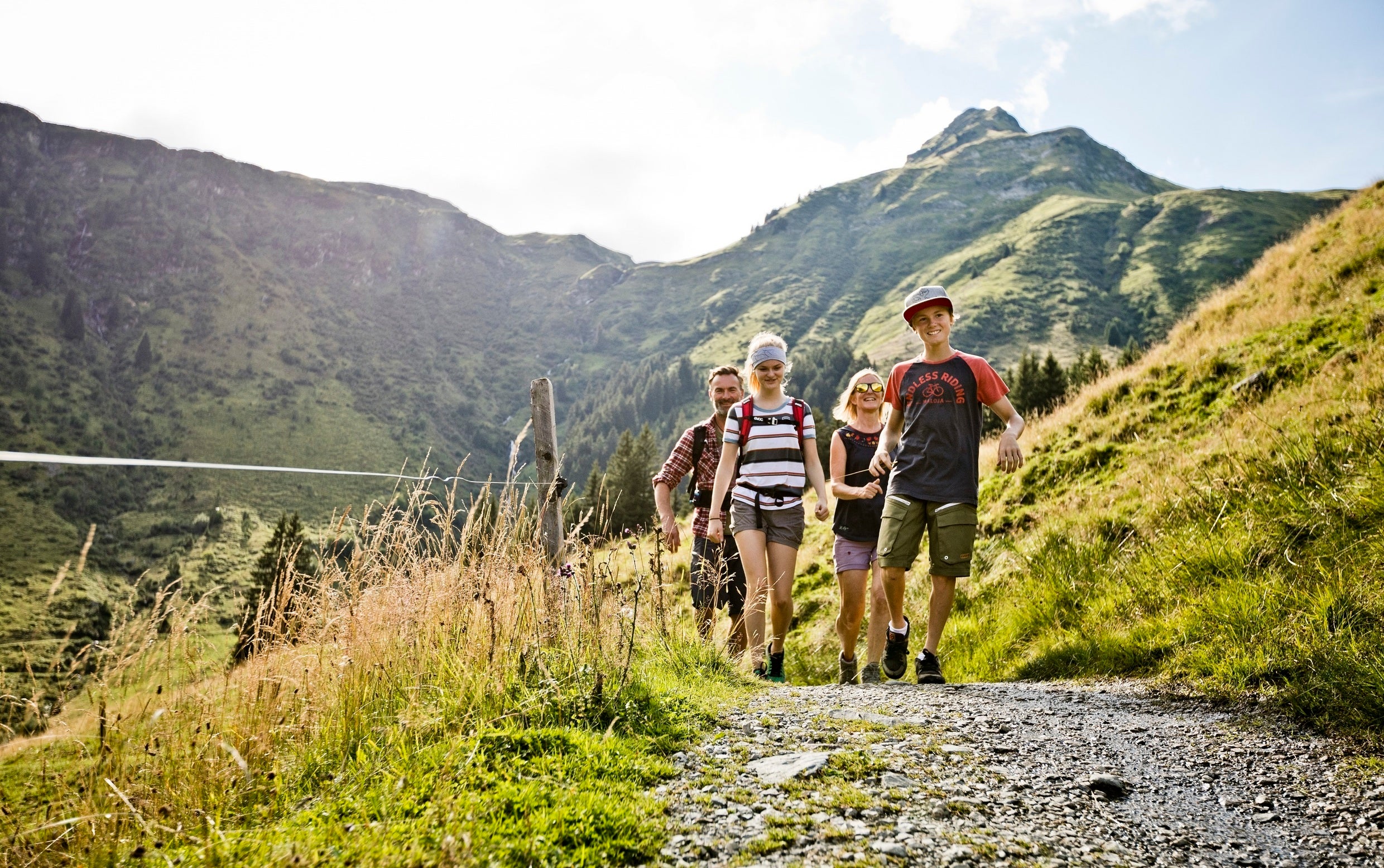 Familie-Wandern-Saalbach-Hinterglemm © saalbach.com Foto Mirja Geh