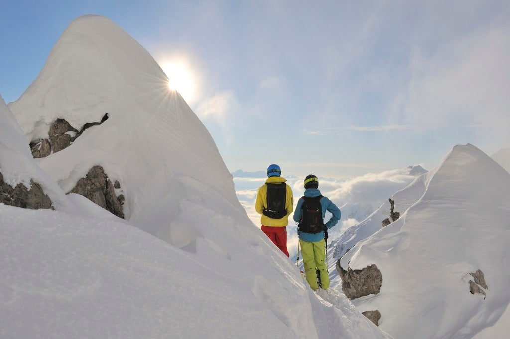 Skifahrer-am-Gipfel-bei-St-Anton-am-Arlberg © Oesterreich-Werbung Foto Josef Mallaun