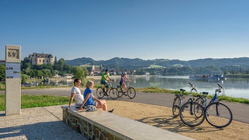 Donauradweg bei Grein © WGD Donau Oberösterreich Tourismus GmbH-Hochhauser