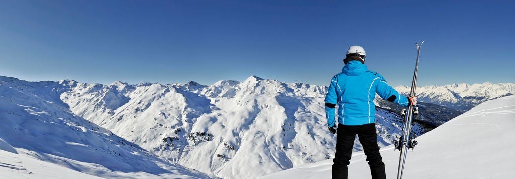 Winter-Bergpanorama-in-Fuegen-Kaltenbach © Erste-Ferienregion-im-ZILLERTAL Foto Woergoetter&friends