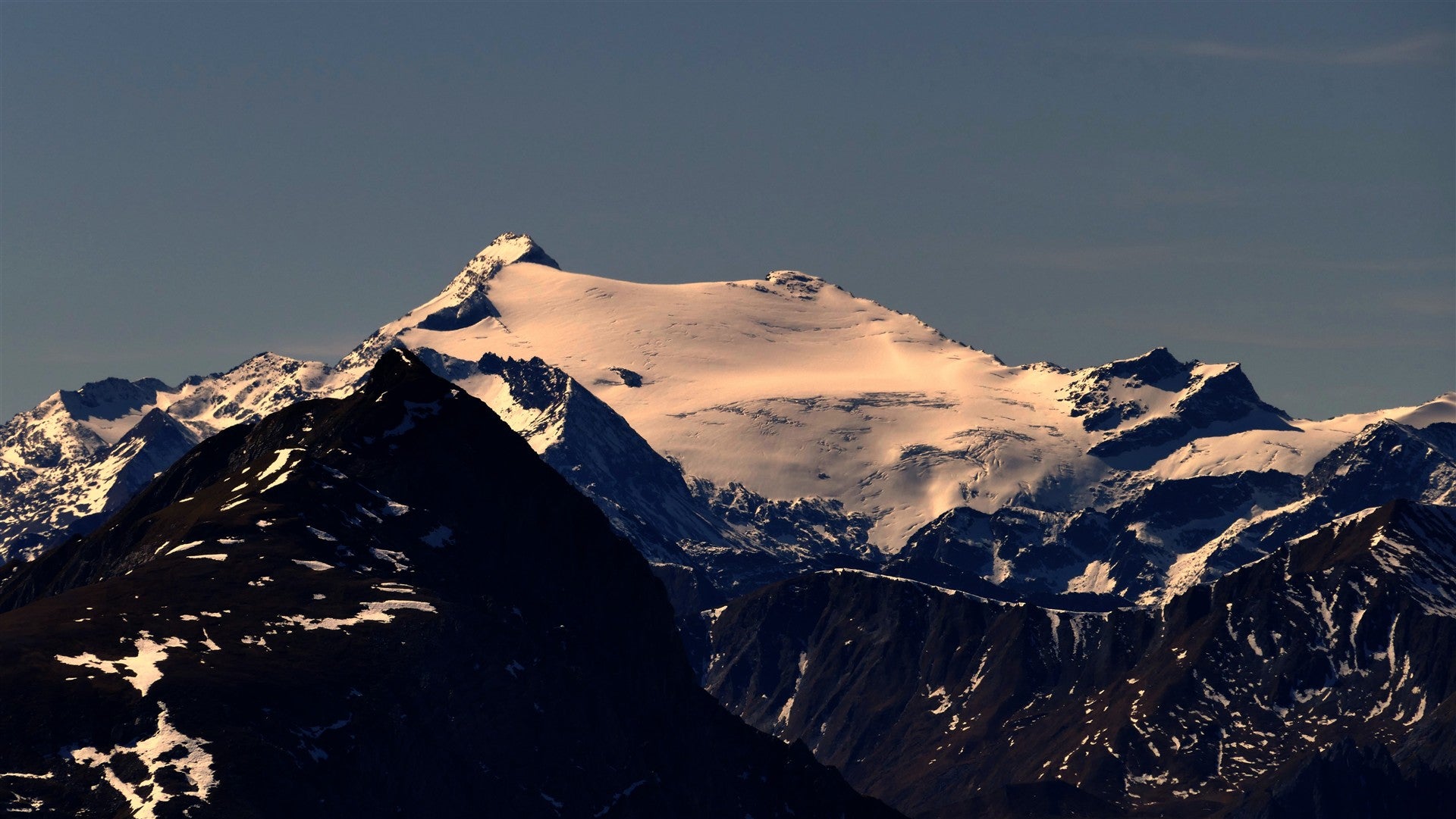 Vrchol Ankogel (3 252 m) v Korutanech