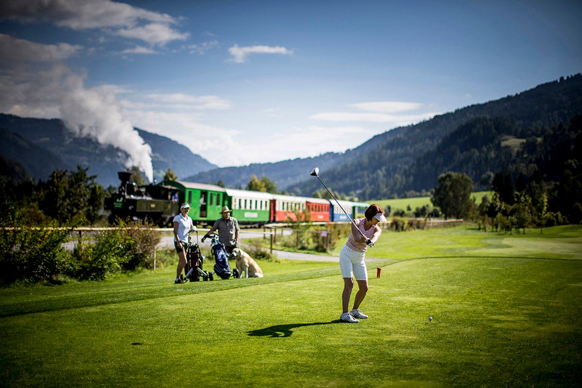 Golfplatz Murau Kreischberg mit Murtalbahn © Steiermark Tourismus / Tom Lamm
