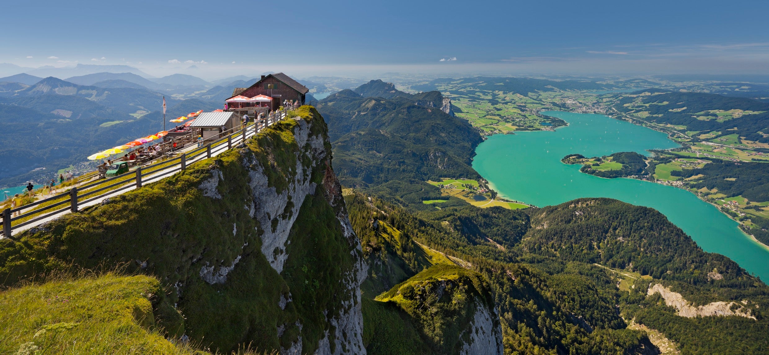 Himmelspfortenhuette-mit-Blick-auf-den-Mondsee © Oesterreich-Werbung Foto Rainer Mirau