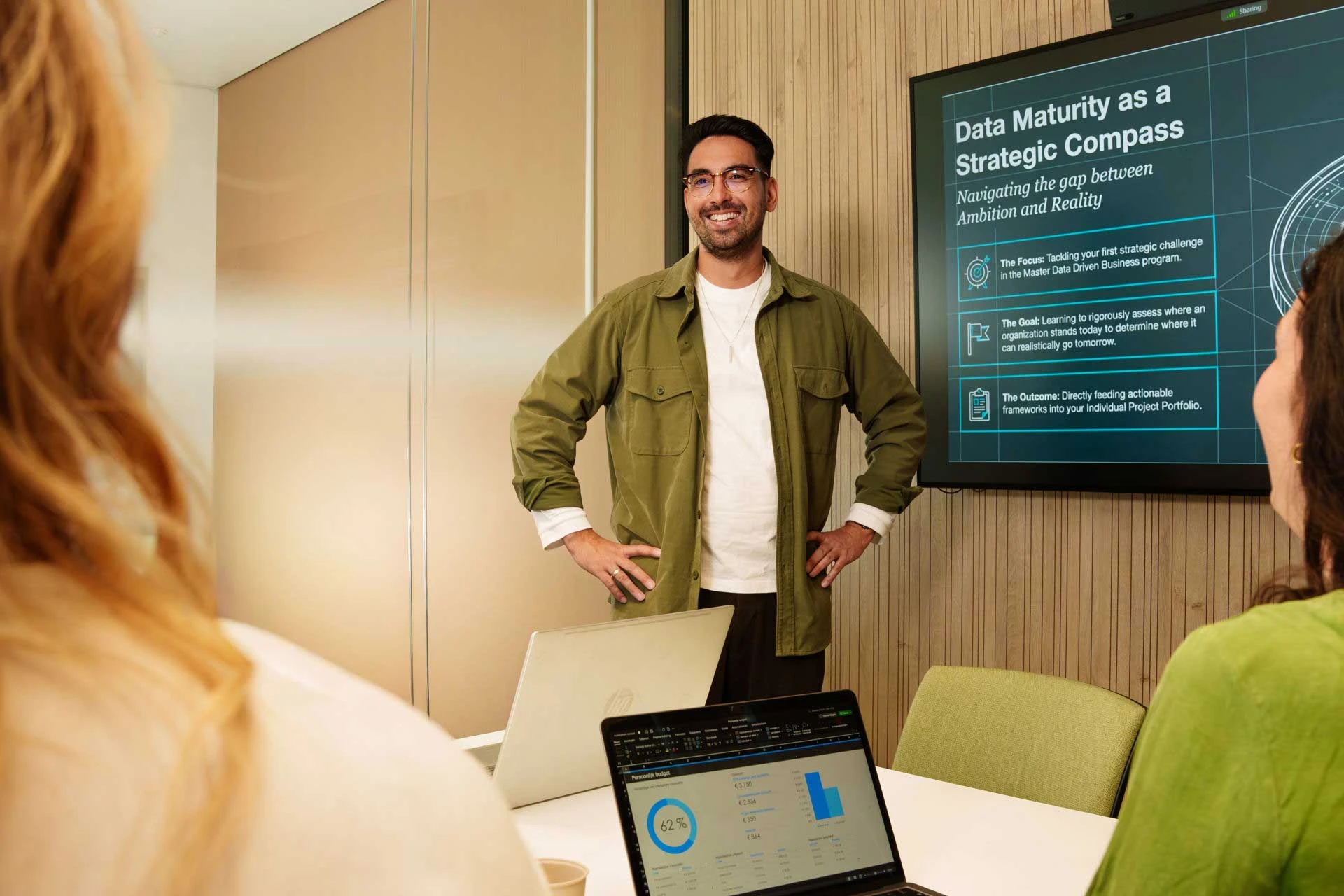 Student Data Driven Business geeft een presentatie aan medestudenten