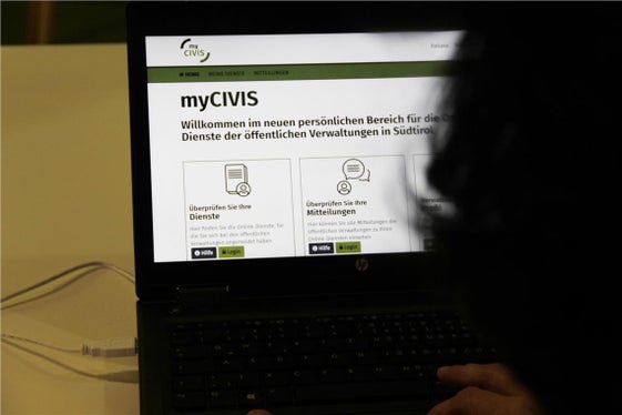 Ab 3. September kann man über myCIVIS online um Studienbeihilfe ansuchen. - Foto: LPA