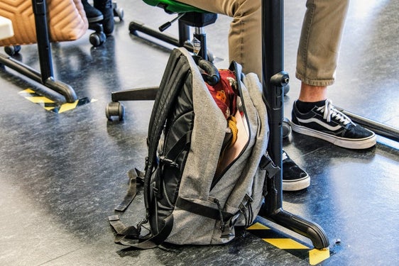Chi frequenta scuole superiori o corsi a tempo pieno fuori provincia che non sono offerti in Alto Adige può richiedere una borsa di studio all'Ufficio Assistenza scolastica entro il mese di luglio. (Foto: USP/Peter Daldos)