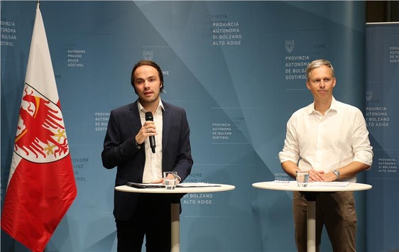 L'assessore Achammer e il presidente della associazione a*sh Mattivi. Foto: USP/Ingo Dejaco