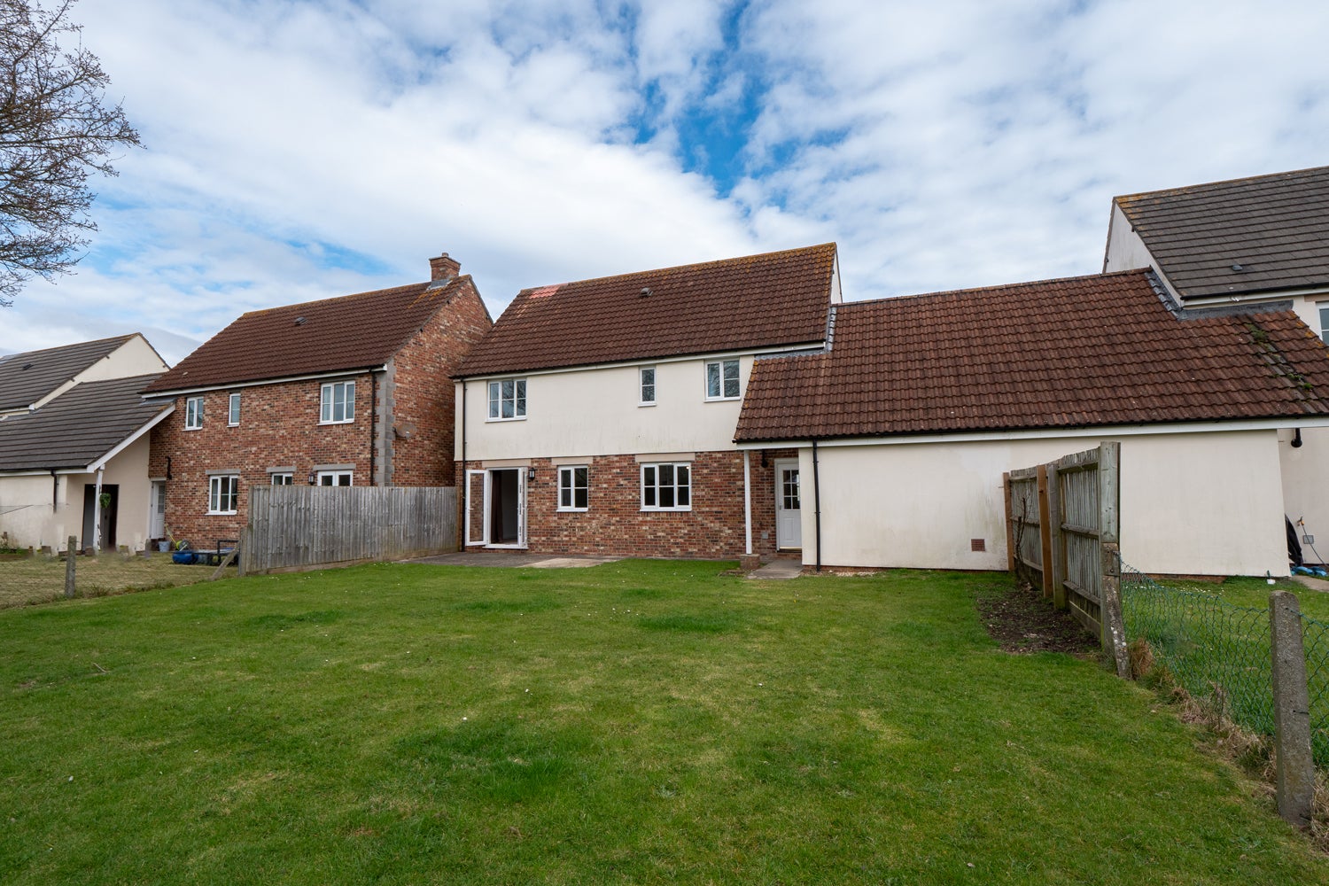 MOD - 4 bed house - Garden