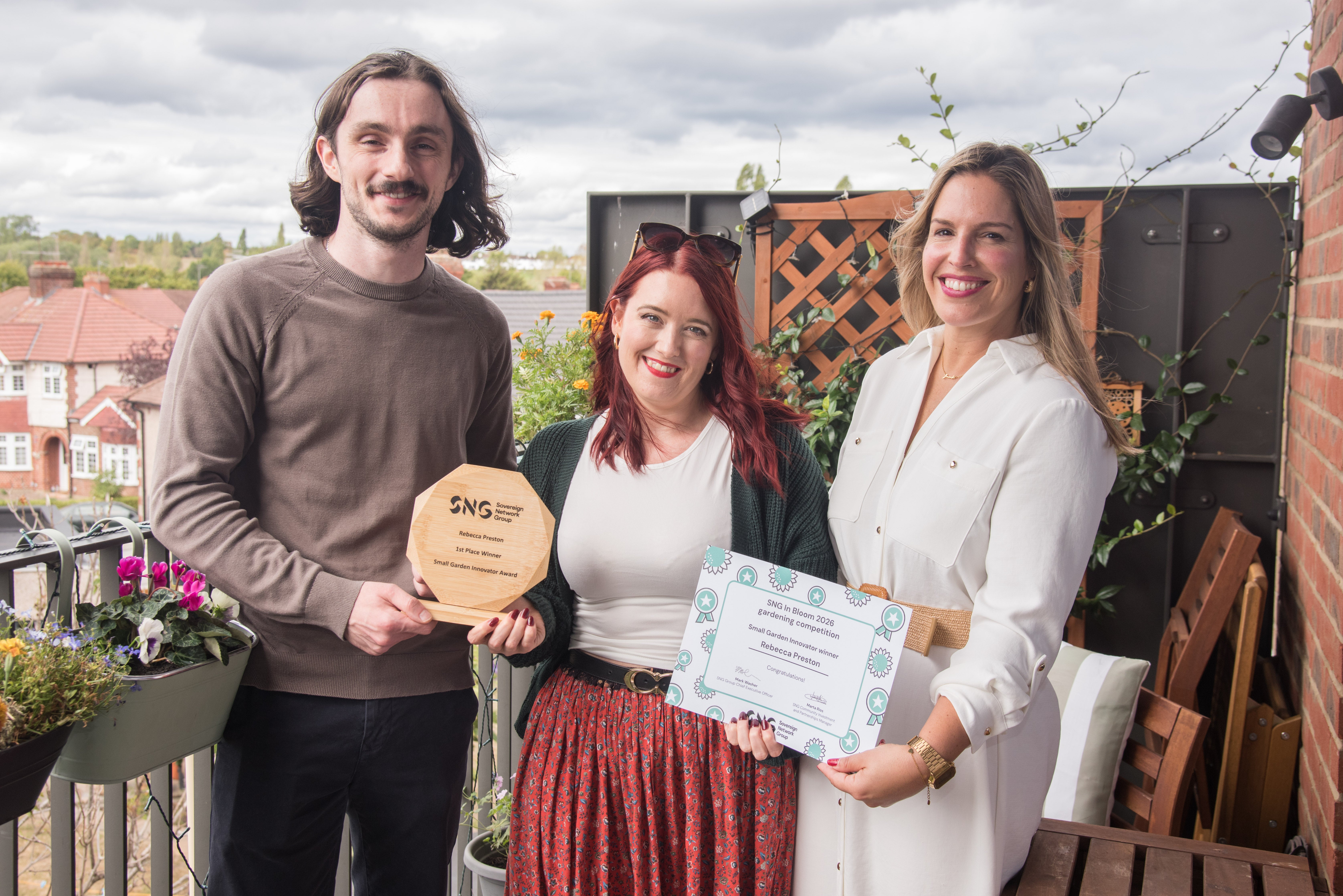Small garden innovator winner and SNG staff with the trophy