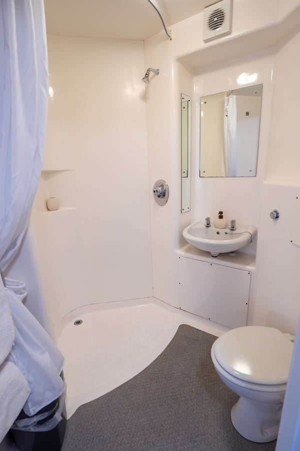IOW key worker accommodation_bathroom