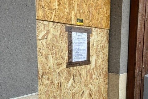 Closure Order notice at the flat at Ashmore Court, Haven Road, Exeter