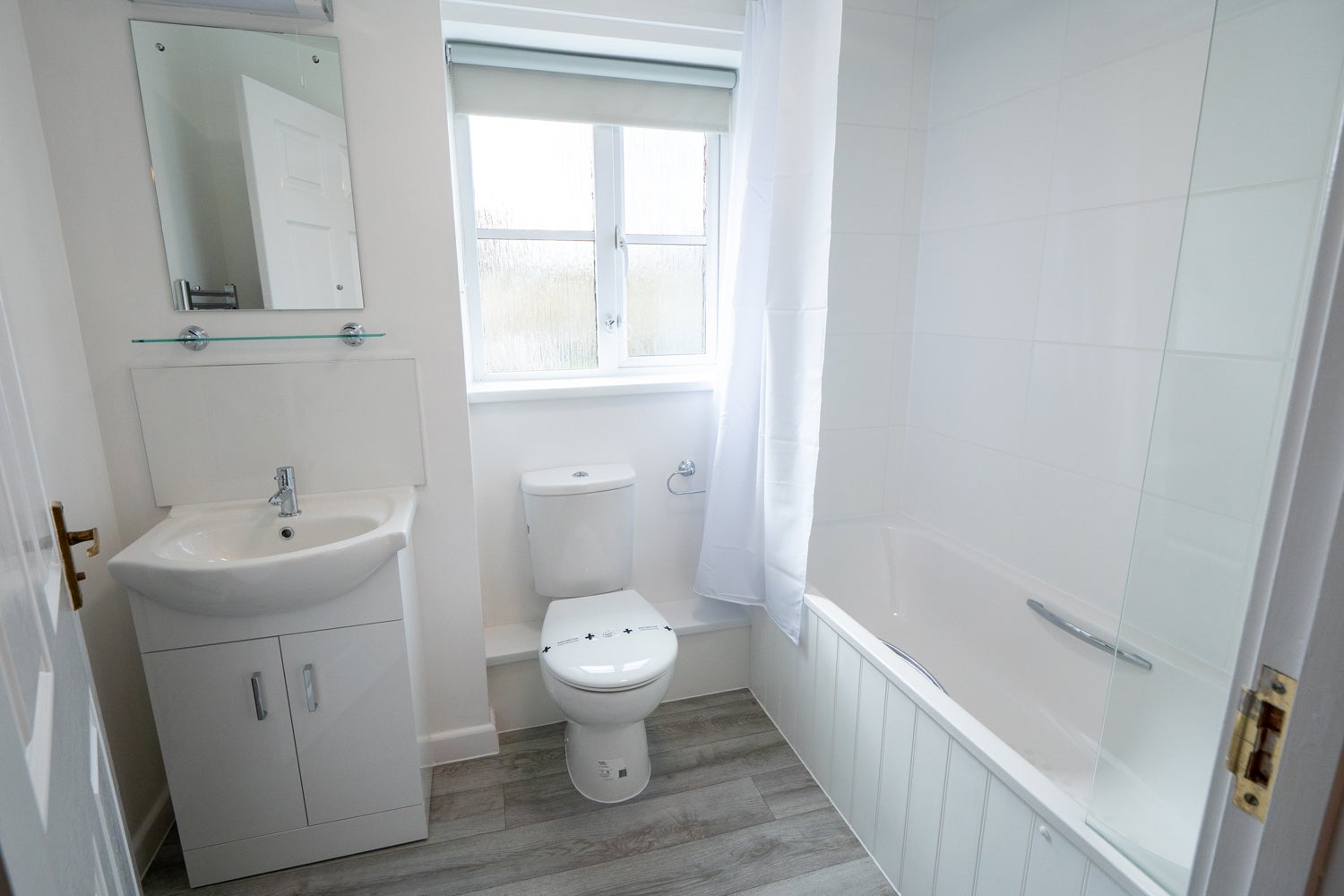 MOD - 4 bed house - Family bathroom