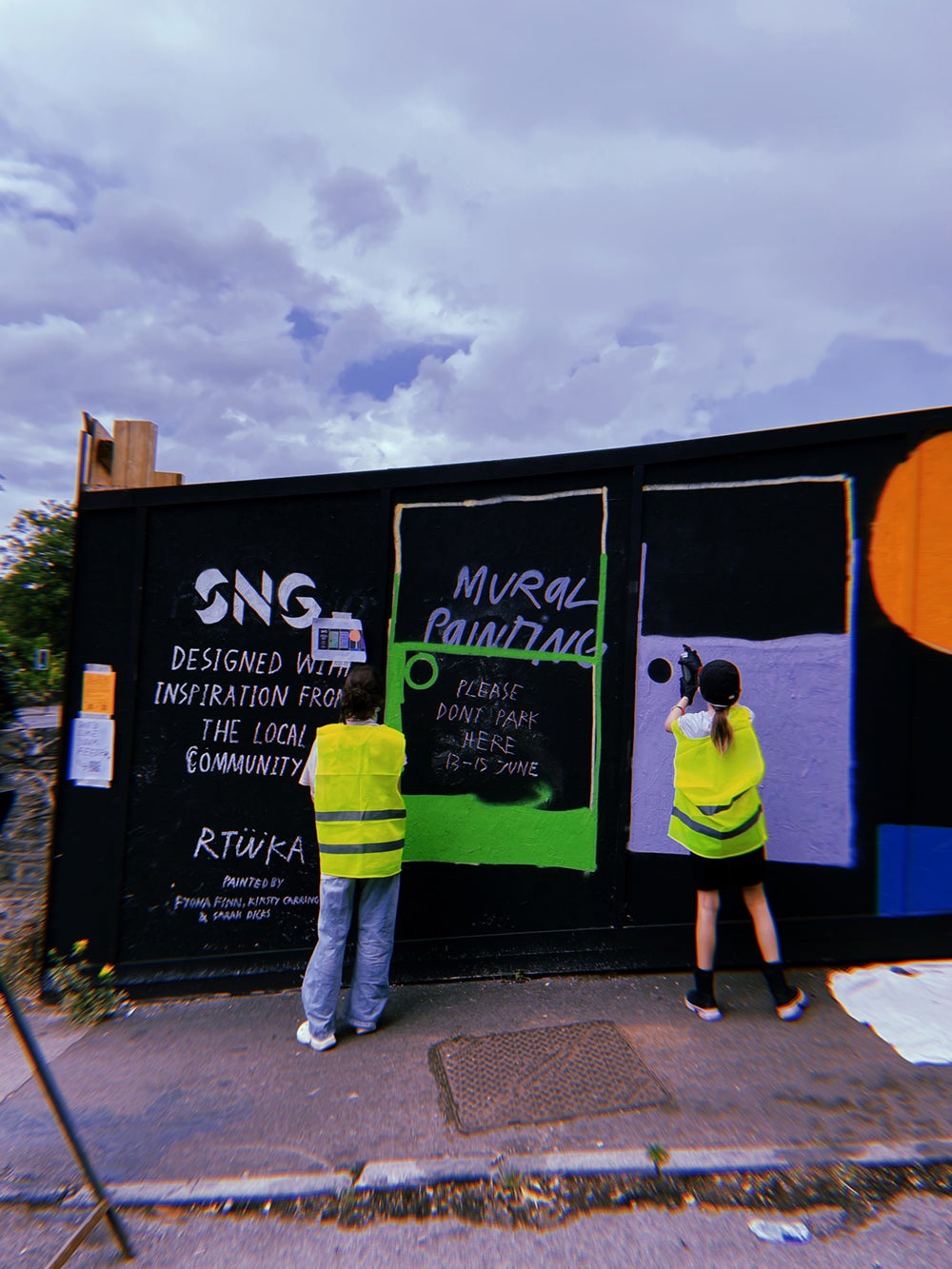 Bath Road -  Children painting development hoarding at a live painting session during the BS4 Arts Trail weekend.