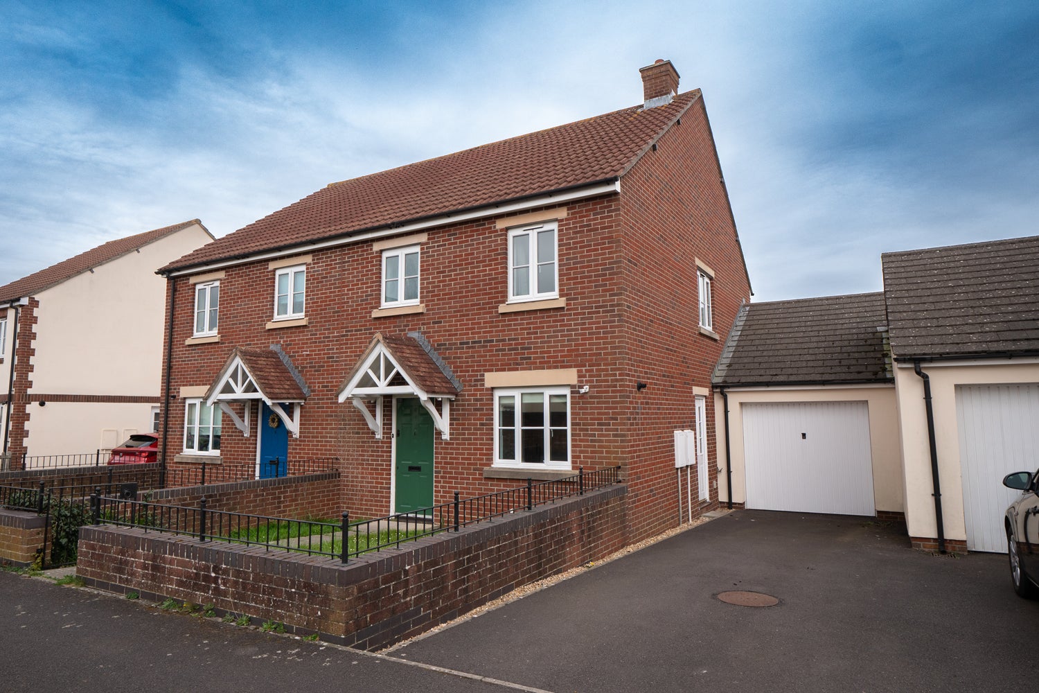 MOD - 3 bed house - Front garden