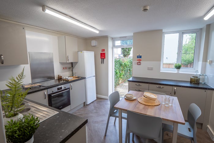 Cheltenham key worker accommodation_kitchen